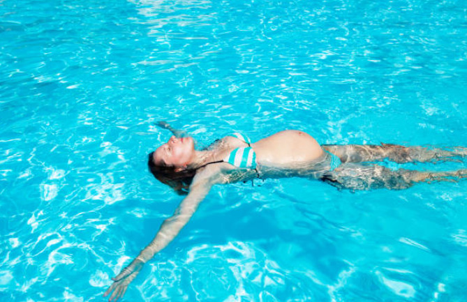 Bí quyết chọn áo tắm cho bà bầu: từ kích thước đến chất liệu 3 Screenshot 20230427 144717 1